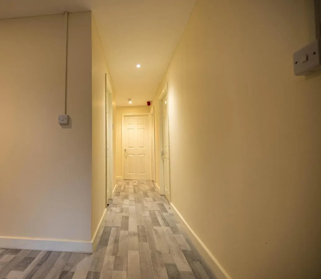 3 Bedrooms-8Guests-Babycot-15Mintopepys-Freeparkg London Apartment