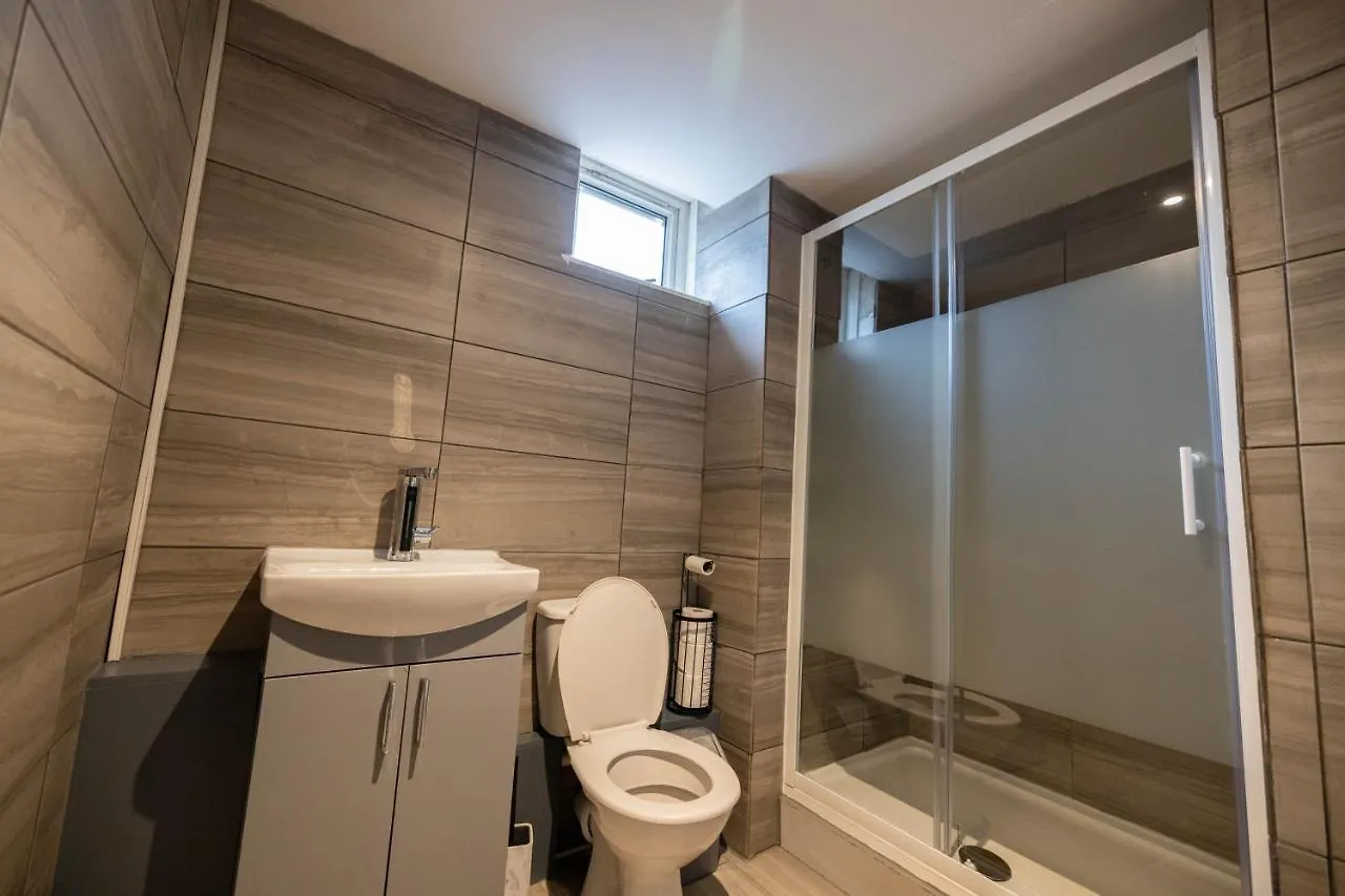 Apartment 3 Bedrooms-8Guests-Babycot-15Mintopepys-Freeparkg London