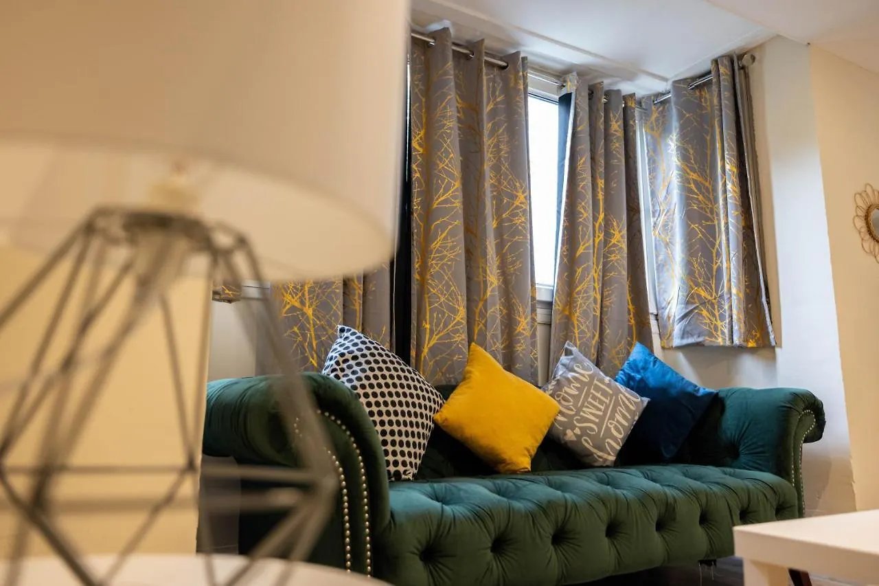 Apartment 3 Bedrooms-8Guests-Babycot-15Mintopepys-Freeparkg London