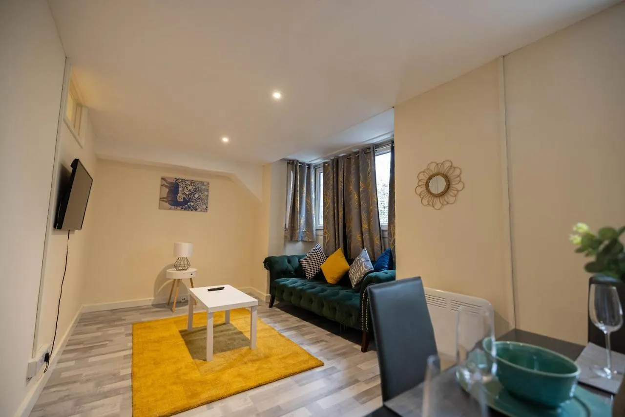 Apartment 3 Bedrooms-8Guests-Babycot-15Mintopepys-Freeparkg London United Kingdom