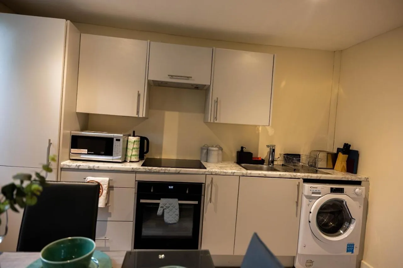3 Bedrooms-8Guests-Babycot-15Mintopepys-Freeparkg London