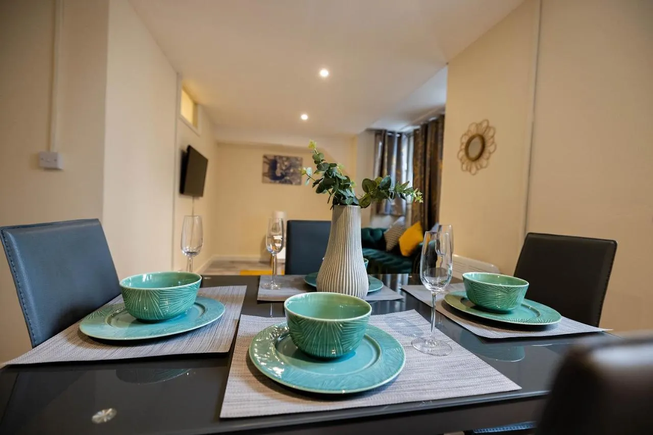 3 Bedrooms-8Guests-Babycot-15Mintopepys-Freeparkg London United Kingdom