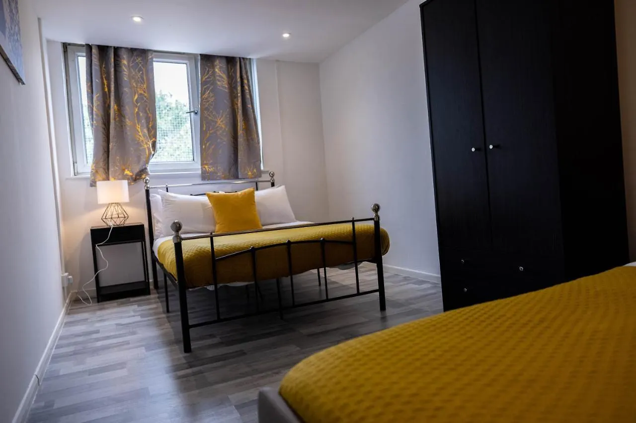 3 Bedrooms-8Guests-Babycot-15Mintopepys-Freeparkg London